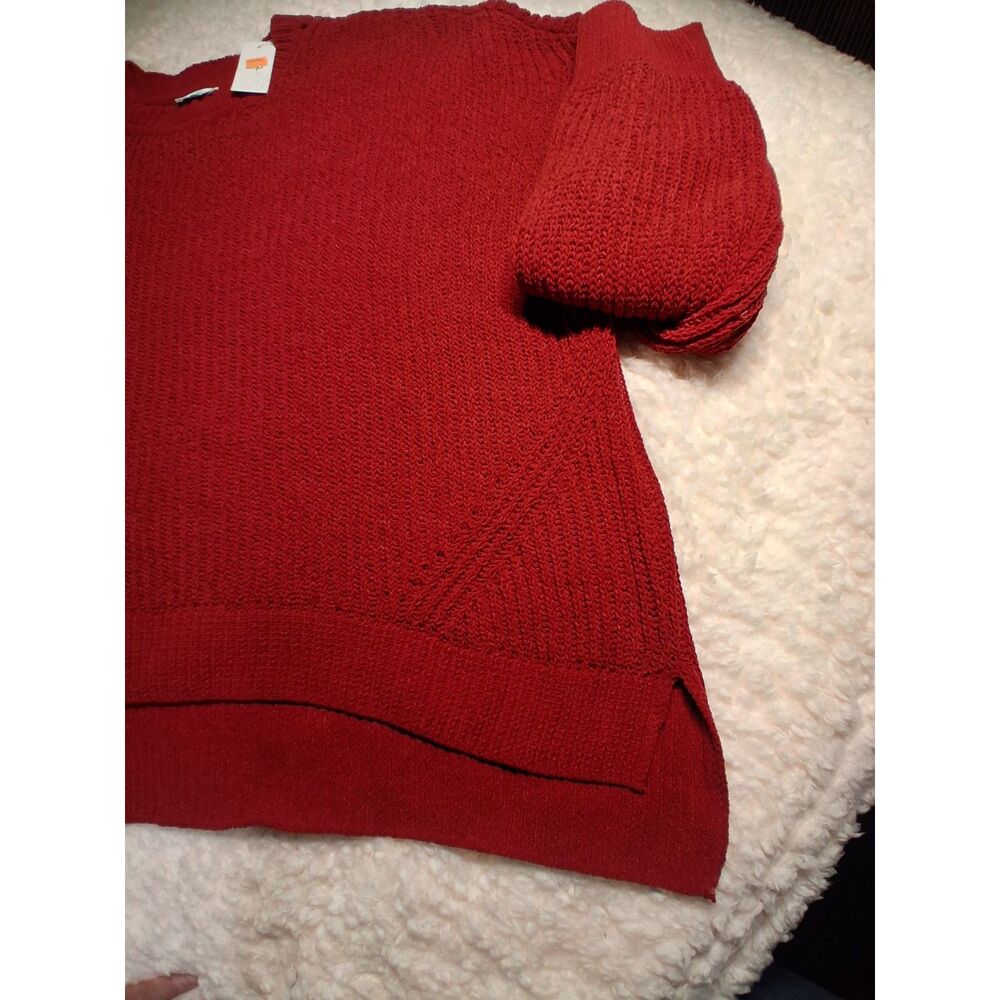 New with tags Dip women’s red long-sleeve crewneck sweater in size XL.